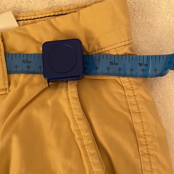 Mens size S. uniqlo flat front shorts mustard colour. Good used condition - Picture 2 of 11